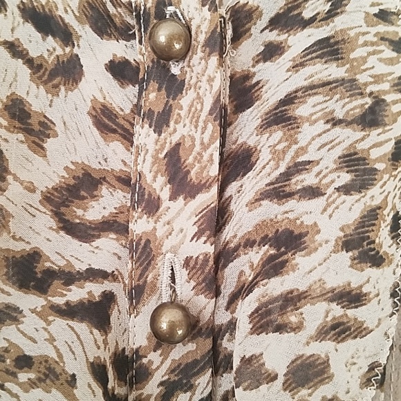 Chaus, 0141, vintage button down Animal Print blouse, elegant,  sz 6 - Picture 8 of 10